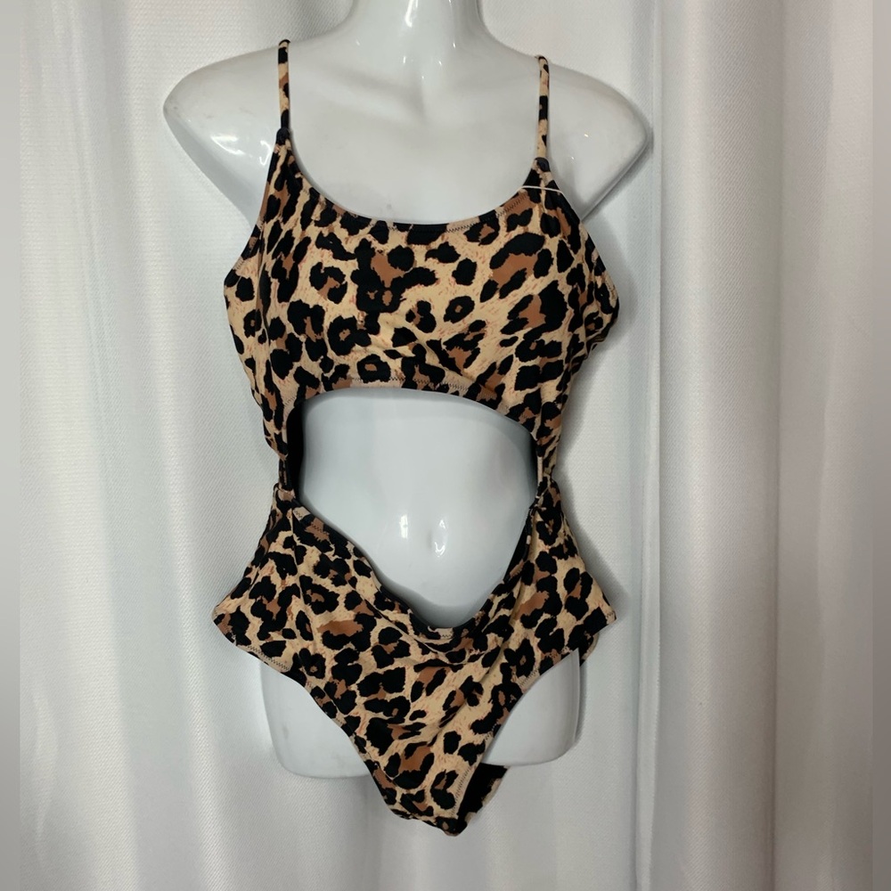 NWOT Leopard Print Cutout Swimsuit